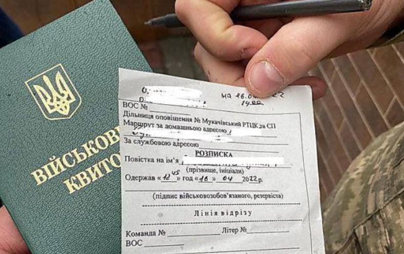 Юрист пояснив, у яких випадках призовник може відмовитися від повістки і чи покарають за це ФОТО