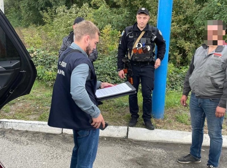 Поліцейські Дніпра вилучили у водія наркотичні речовини 1 Поліцейські Дніпра вилучили у водія наркотичні речовини ФОТО