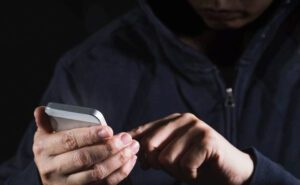 Чоловік «торгував» військовою амуніцією просто зі слідчого ізолятора ФОТО