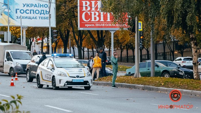 У Дніпрі зіштовхнулися Porsche та Dacia: постраждав чоловік ФОТО