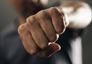 Слідчі затримали жителя Павлограда за нанесення тяжких тілесних ушкоджень знайомому ФОТО