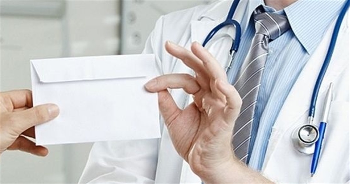 Вимагали кошти за медичну допомогу: у Чернігові судитимуть медпрацівників онкоцентру ФОТО