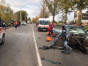 У Кам'янському сталася ДТП з легковим автомобілем та рейсовим автобусом: є постраждалі ФОТО