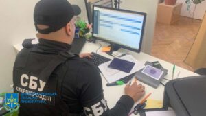 Житель Дніпра торгував особистими даними та фейковими бронежилетами ФОТО