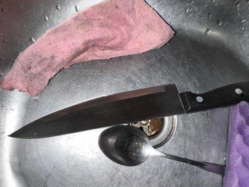 В Кривому Розі 52-річний чоловік наніс ножові поранення знайомому ФОТО