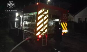 На Дніпропетровщині чоловіка зарізали, а потім підпалили його будинок ФОТО