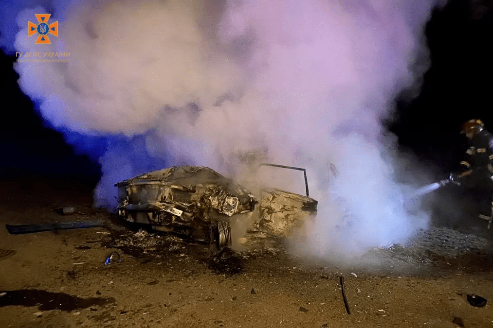 У Дніпропетровській області чоловік згорів живцем у власній машині ФОТО