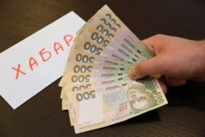 Сесія за 400 євро: Поліцейські завершили розслідування хабарництва декана факультету одного з вишів Житомира ФОТО