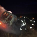 На Дніпропетровщині прямо на дорозі спалахнув та згорів автомобіль ФОТО