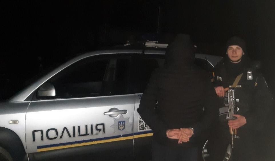 У Запоріжжі чоловік під час комендантської години проник до продуктового магазину ФОТО