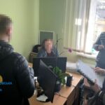 На хабарі викрито двох службовців однієї з міськрад на Дніпропетровщині ФОТО
