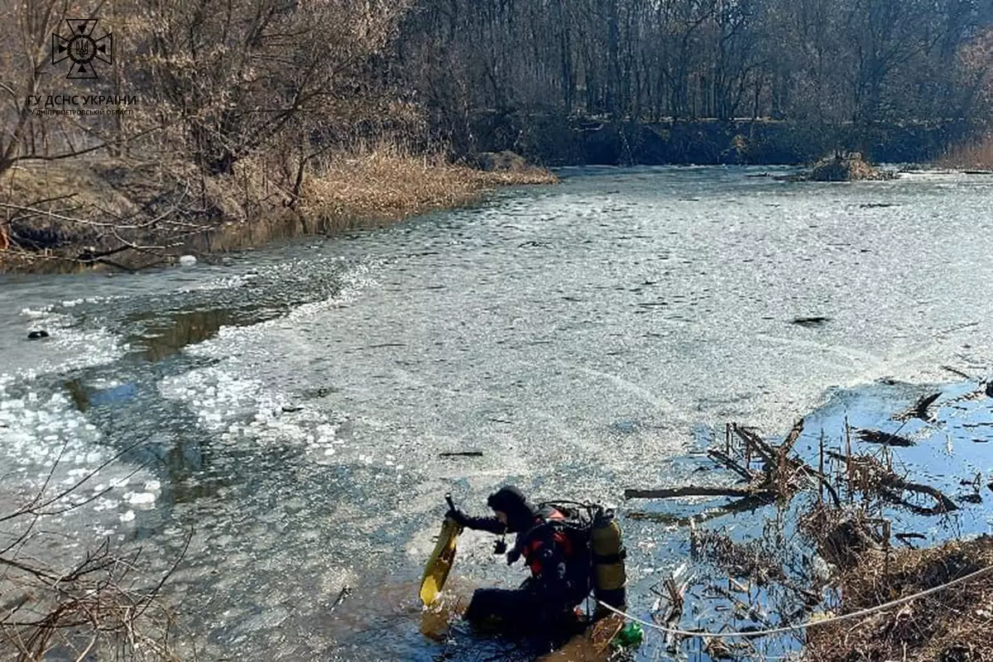 У Дніпрі на водоймі жінка провалилась під кригу й загинула ФОТО