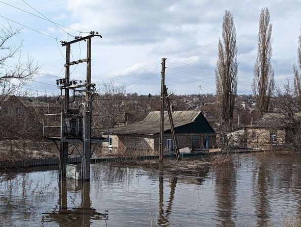 У Краматорську залишаються підтопленими 51 приватний будинок та 209 дідянок 1 У Краматорську залишаються підтопленими 51 приватний будинок та 209 дідянок ФОТО
