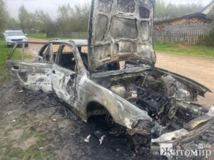 У Житомирській області чоловік підпалив автівку гостей з Київщини, а ті його відлупцювали ФОТО