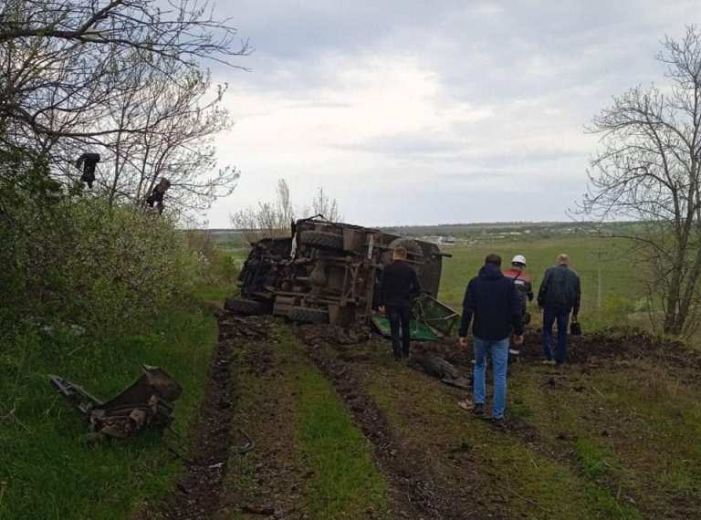 Під Харковом машина енергетиків підірвалася на міні, загинула людина 1 Під Харковом машина енергетиків підірвалася на міні, загинула людина ФОТО
