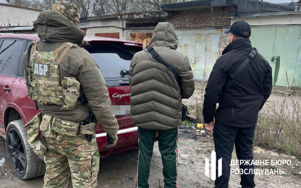 Мільйонні обороти: ДБР затримало в Києві наркоділків, які виробляли та збували психотропи 1 Мільйонні обороти: ДБР затримало в Києві наркоділків, які виробляли та збували психотропи ФОТО