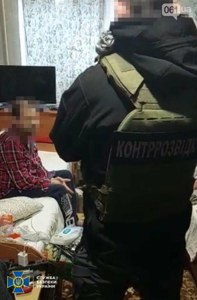 СБУ затримала чоловіка, який передавав ворогу інформацію про наслідки ракетного удару по багатоповерхівці в Запоріжжі ФОТО