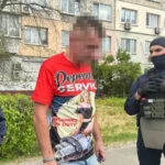 У Києві затримали чоловіка за домагання та розбещення дитини, яку він ще виманив на зустріч ФОТО