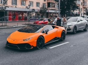 Аварія на півмільйона доларів у Києві – зіткнулися Lamborghini та Maserati ФОТО