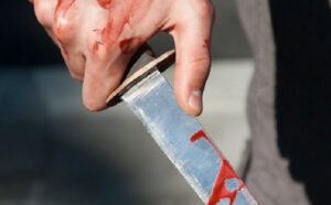 На благодійному концерті у Дніпрі чоловік накинувся на музикантів з ножем ФОТО