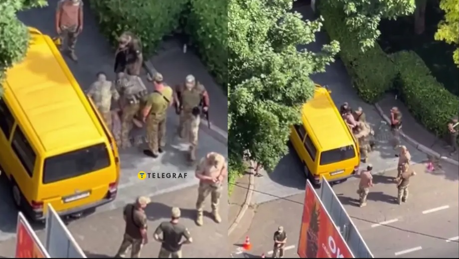 Люди у камуфляжі дуже жорстко затримали чоловіка в Одесі: в ЗСУ прокоментували скандальне відео ФОТО