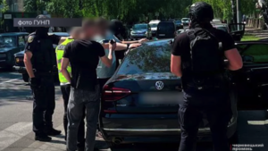 Адвокат та ворожка надурили керівника медцентру у Чернівцях на 300 тисяч доларів США ФОТО