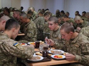 ДБР завершило розслідування закупівель продуктів для ЗСУ. У махінаціях підозрюють ексзаступника міністра і голову департаменту Міноборони ФОТО