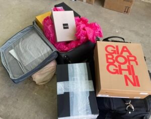 На кордоні спіймали контрабандиста, який замість гуманітарки віз брендовий товар на 1,6 млн гривень ФОТО