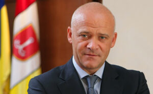 Із мера Одеси зняли електронний браслет ФОТО