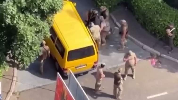 Одеський військкомат прокоментував скандал із затриманням цивільного ФОТО