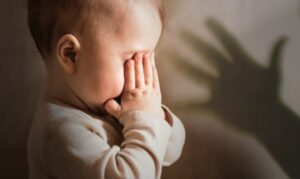 У Запоріжжі судитимуть багатодітну молоду мати, яка напідпитку побила однорічного сина ФОТО