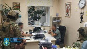 У Дніпрі заступника директора комунального підприємства підозрюють у хабарництві ФОТО