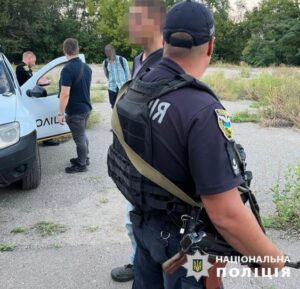 Одеські поліцейські викрили місцевого чоловіка у незаконному зберіганні заборонених речовин ФОТО