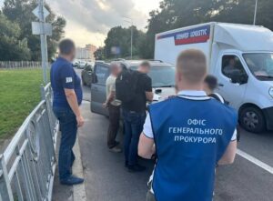 Переправляв військовозобовʼязаних за кордон. В Києві затримали військкома Голосіївського району ФОТО