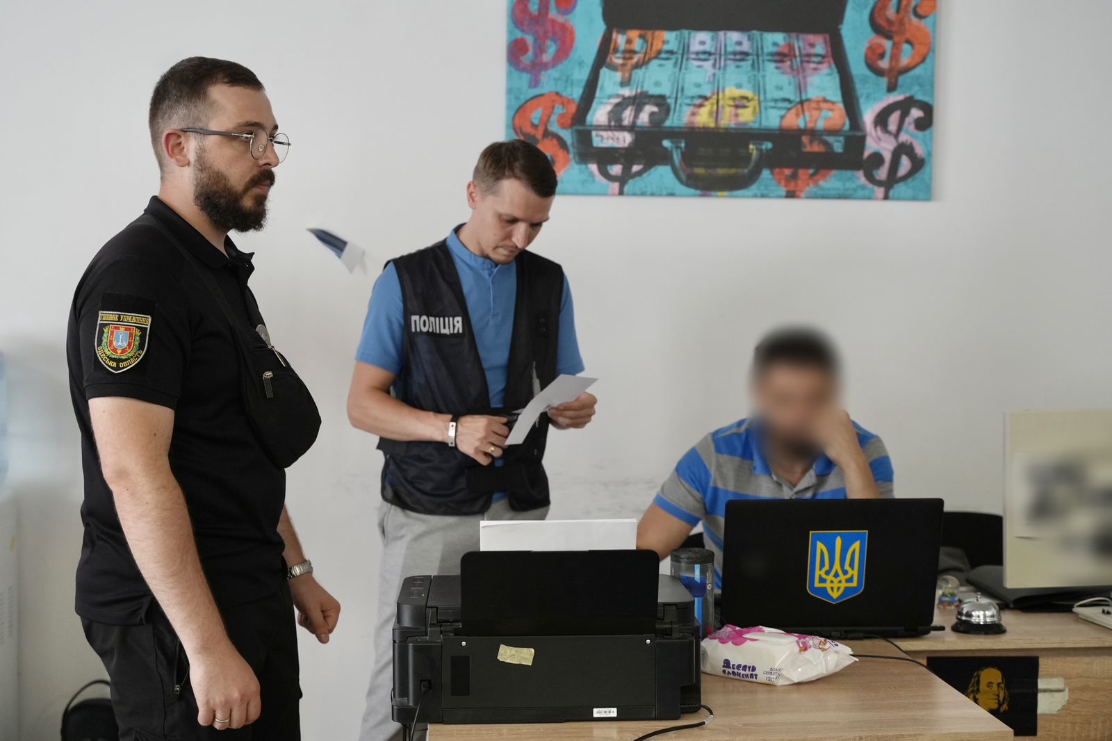 Поліцейські припинили незаконну діяльність у середмісті Одеси чергового кол-центру ФОТО