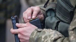 "Зламана щелепа і вибиті зуби": батько загиблого в частині бійця не вірить у самогубство ФОТО