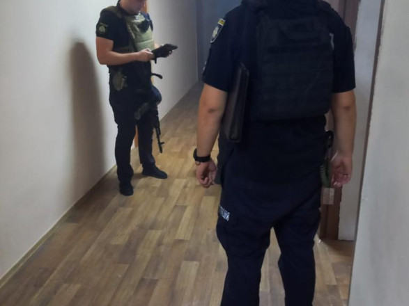 На Дніпропетровщині пролунав вибух: невідомий взяв заручницю у пенсійному фонді та підірвав гранату
