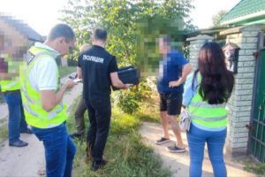 У Києві викрито шахрайку, яка за гроші обіцяла допомогу у звільненні з полону українського воїна ФОТО
