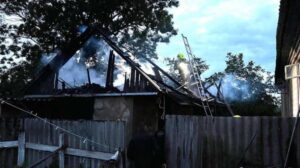 БАВИЛИСЬ СІРНИКАМИ: НА РІВНЕНЩИНІ ЖИВЦЕМ ЗГОРІВ 11-РІЧНИЙ ХЛОПЧИК ФОТО