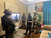 На Київщині правоохоронці ліквідували діяльність борделю і вилучили накопичувачі з контентом - фото 2