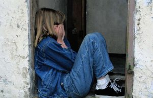 Мати не реагувала: у Дніпропетровській області багатодітний батько ґвалтував своїх доньок та сина ФОТО