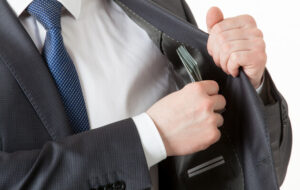 ДЕПУТАТ ПОЛТАВСЬКОЇ ОБЛРАДИ ОТРИМАВ ПІДОЗРУ ЗА ЗАВОЛОДІННЯ КОШТАМИ НА ДОПОМОГУ ГРОМАДЯНАМ ФОТО