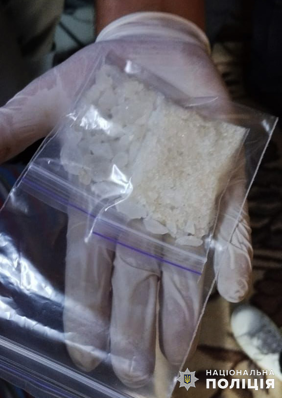На Хмельниччині у затриманого торговця боєприпасами знайшли ще й наркотики ФОТО