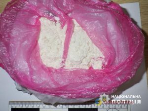 Одеські правоохоронці затримали іноземців, які намагались вивезти до Молдови півкілограма психотропів ФОТО