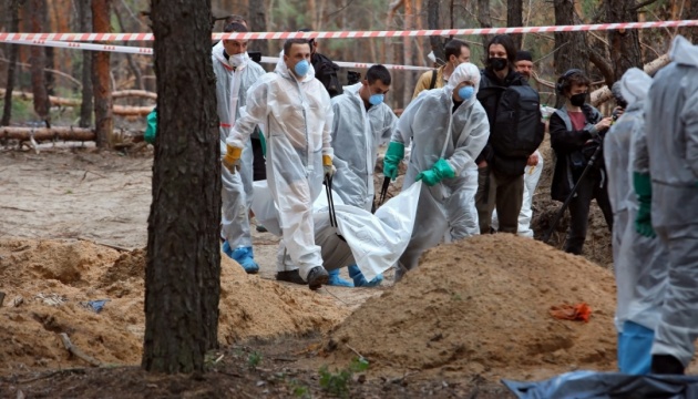 З масового поховання в Ізюмі не вдалося ідентифікувати 57 осіб - прокуратура ФОТО