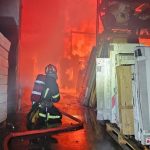 У Львові після атаки "Шахедів" продовжують ліквідовувати пожежу на складах ФОТО