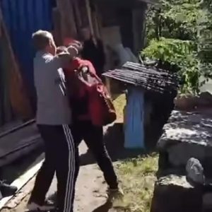 У селі Ділове, що на Рахівщині, підлітки на камеру побили односельчанина ФОТО