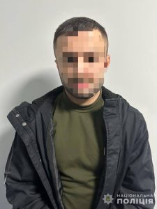 У Вінниці поліцейські знайшли двох злодіїв, які викрали металеву декоративну статую ФОТО