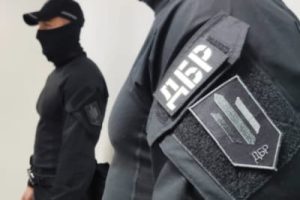 В ОДЕСІ ДБР РОЗСЛІДУЄ НАСИЛЬНИЦЬКІ ДІЇ ВІЙСЬКОВИХ ТА ПРАВООХОРОНЦІВ ПІД ЧАС ВРУЧЕННЯ ПОВІСТКИ ФОТО