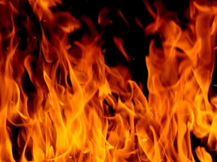 Хотів помститися: на Одещині чоловік підпалив автомобіль своєї дружини ФОТО